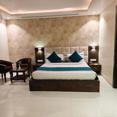 Pinnacle By Click Hotels, Lucknow Exteriör bild