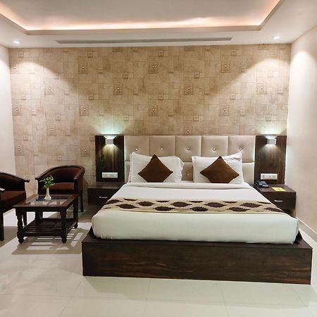 Pinnacle By Click Hotels, Lucknow Exteriör bild