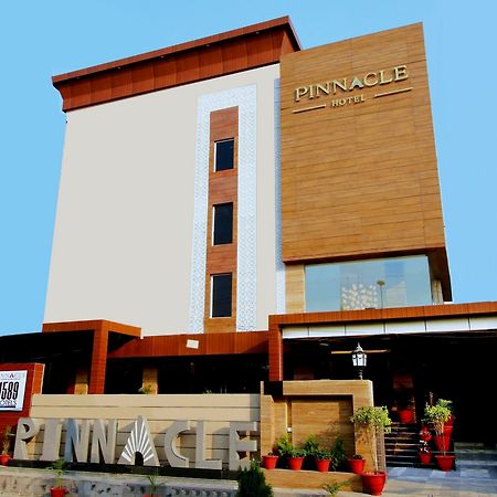 Pinnacle By Click Hotels, Lucknow Exteriör bild