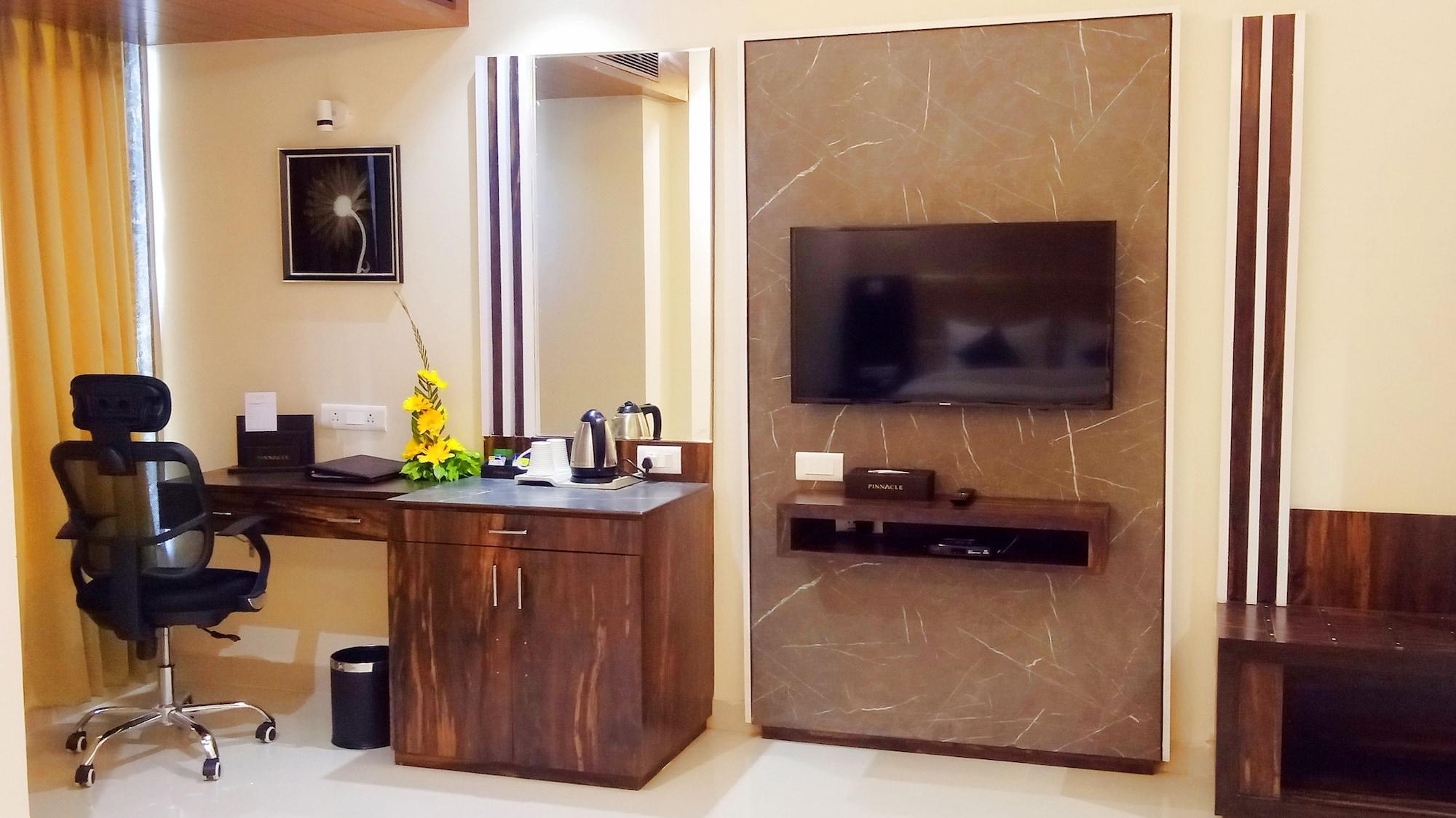 Pinnacle By Click Hotels, Lucknow Exteriör bild