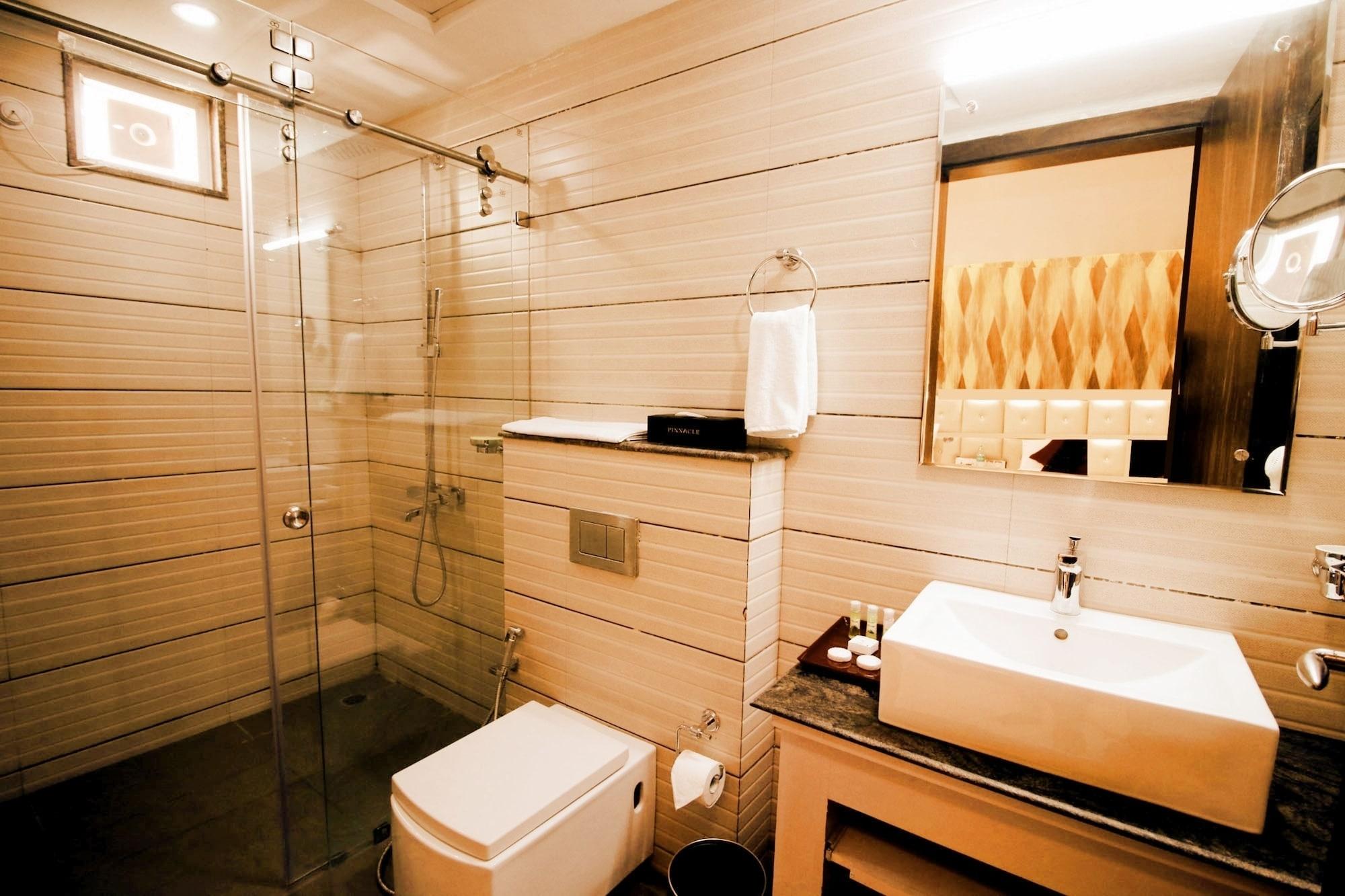 Pinnacle By Click Hotels, Lucknow Exteriör bild