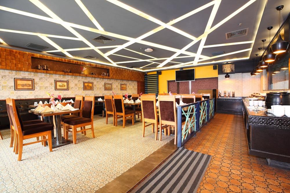 Pinnacle By Click Hotels, Lucknow Exteriör bild