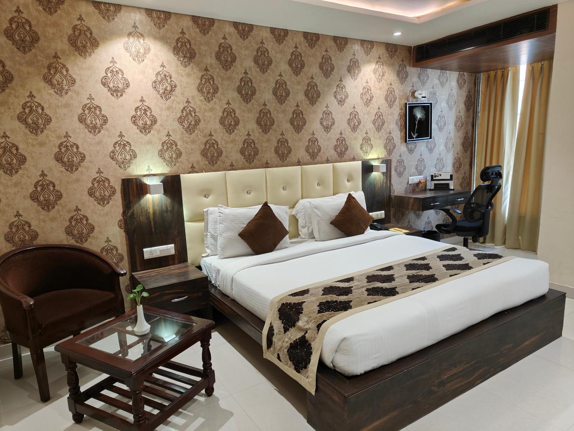 Pinnacle By Click Hotels, Lucknow Exteriör bild