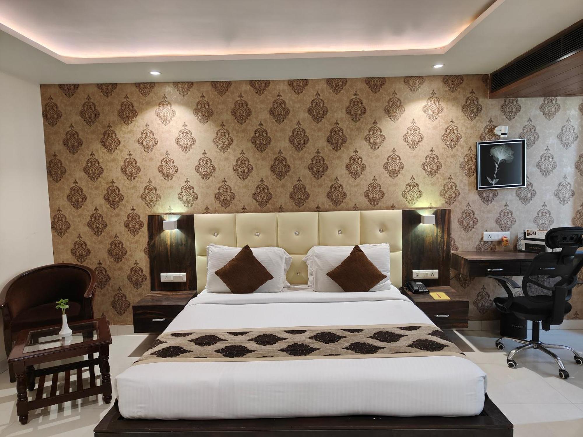 Pinnacle By Click Hotels, Lucknow Exteriör bild