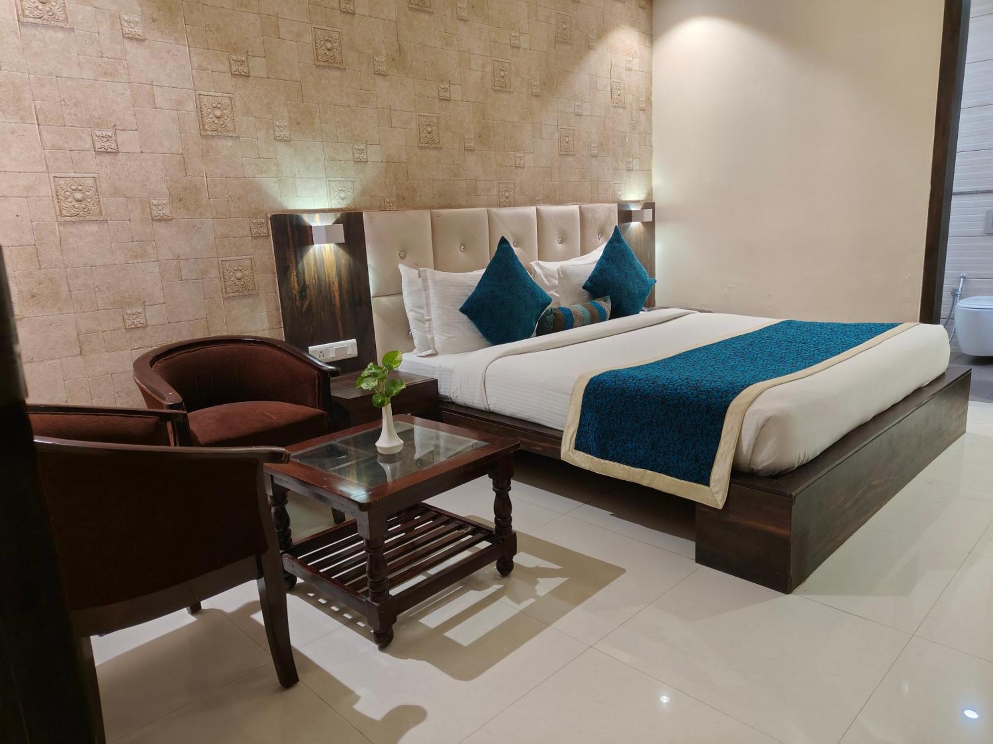Pinnacle By Click Hotels, Lucknow Exteriör bild