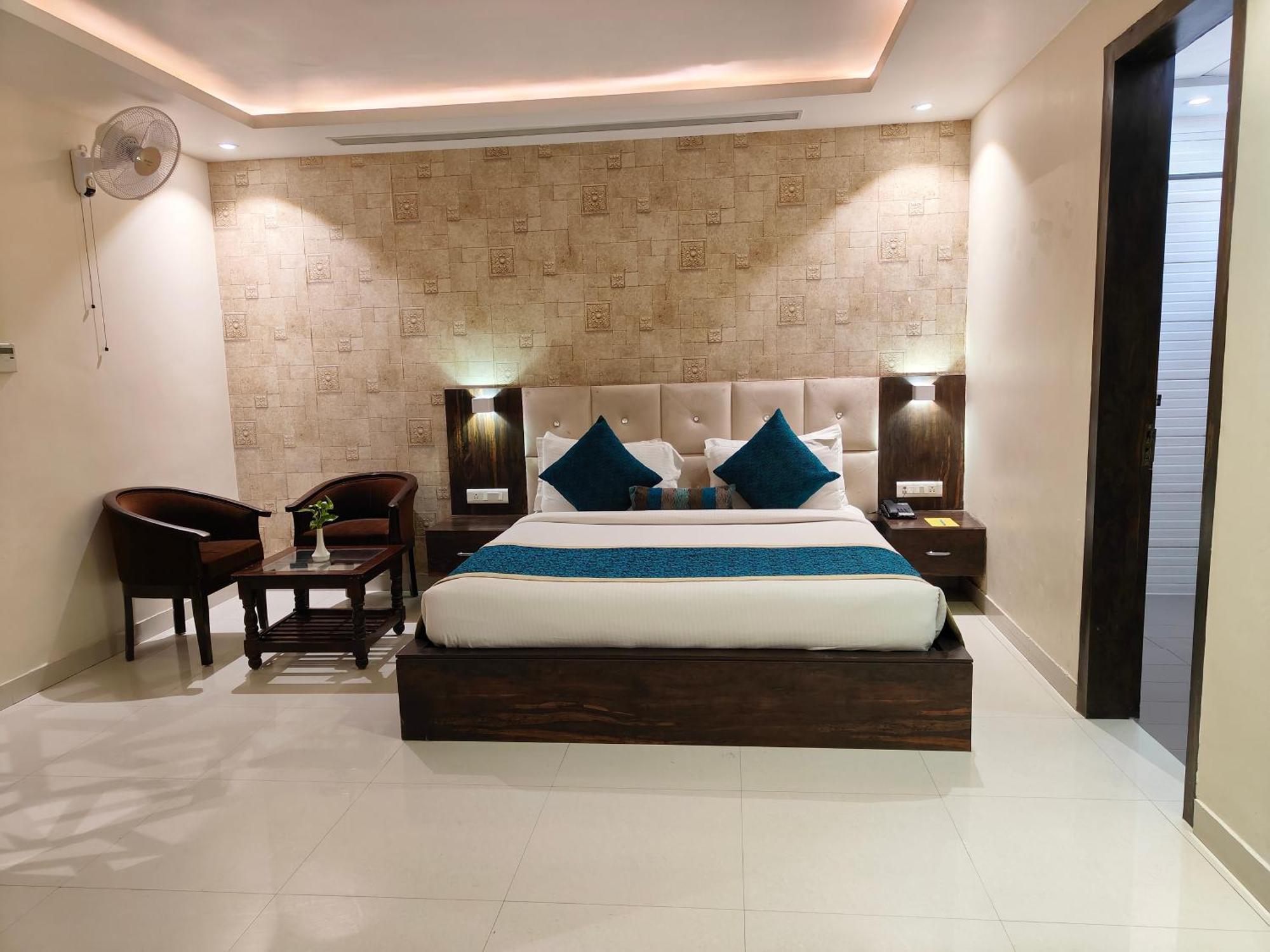 Pinnacle By Click Hotels, Lucknow Exteriör bild