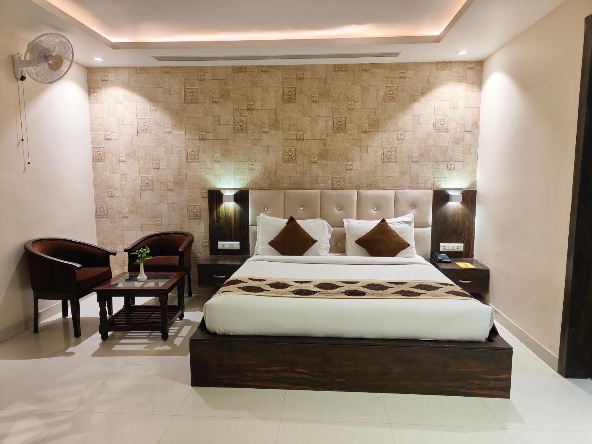 Pinnacle By Click Hotels, Lucknow Exteriör bild