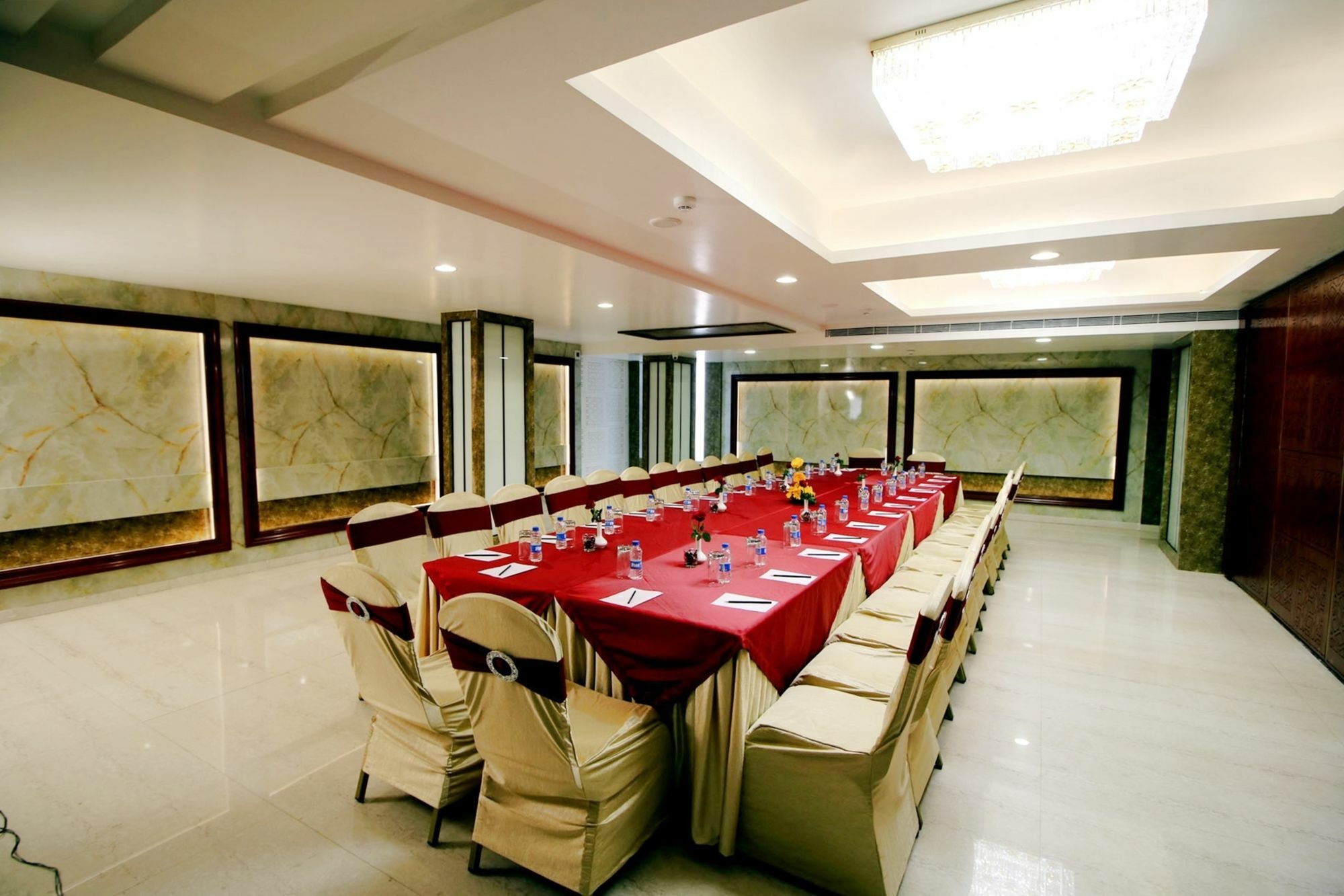 Pinnacle By Click Hotels, Lucknow Exteriör bild