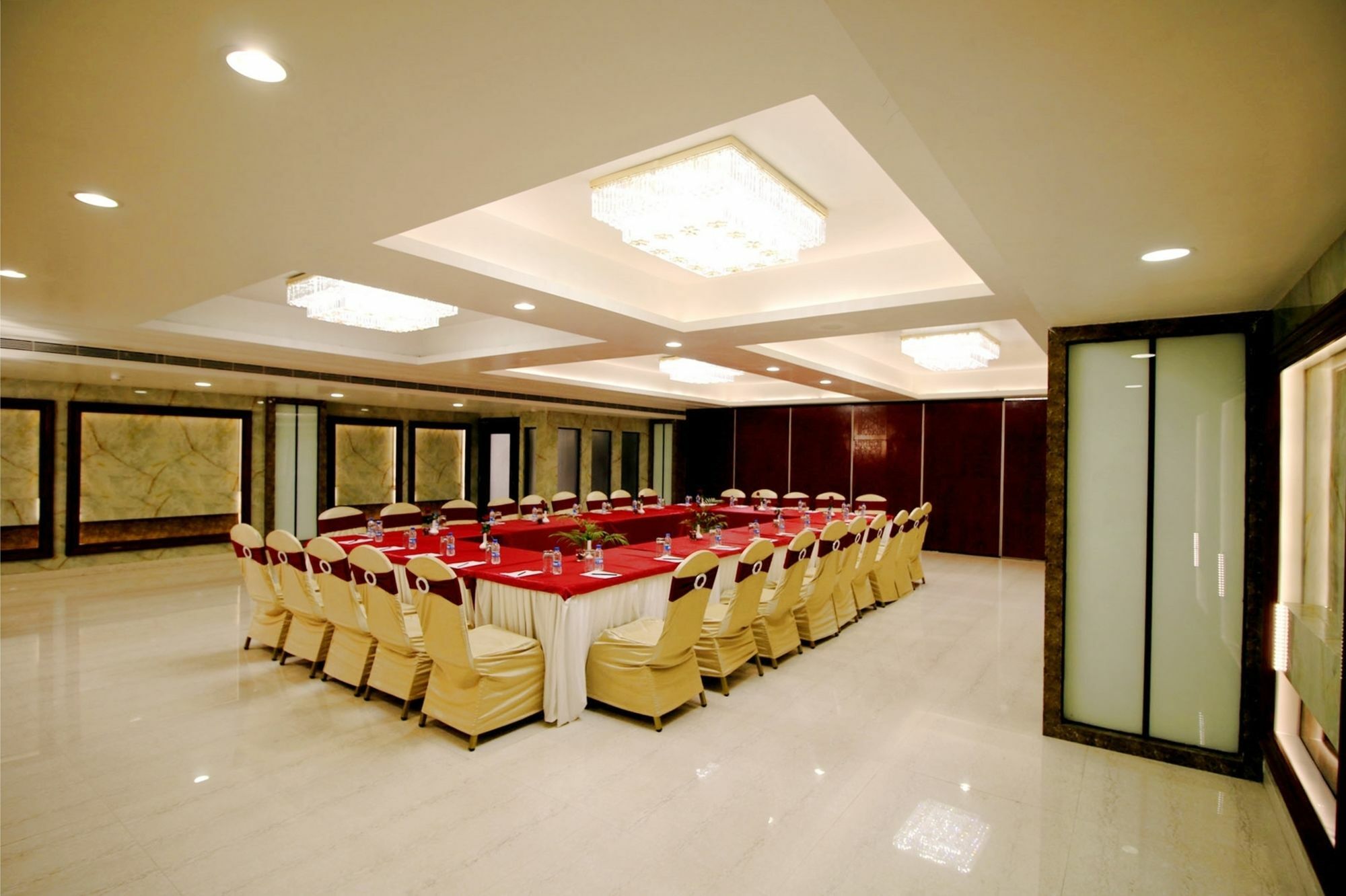 Pinnacle By Click Hotels, Lucknow Exteriör bild