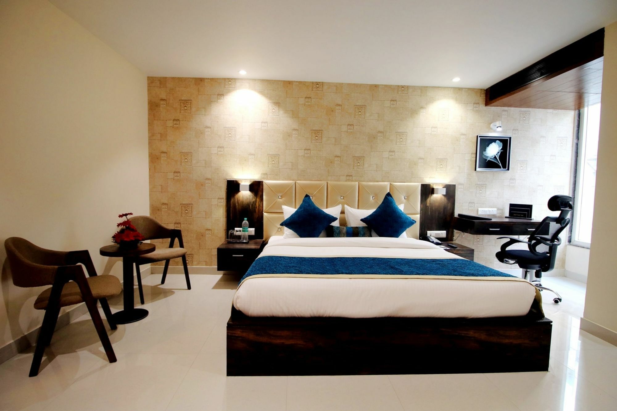 Pinnacle By Click Hotels, Lucknow Exteriör bild