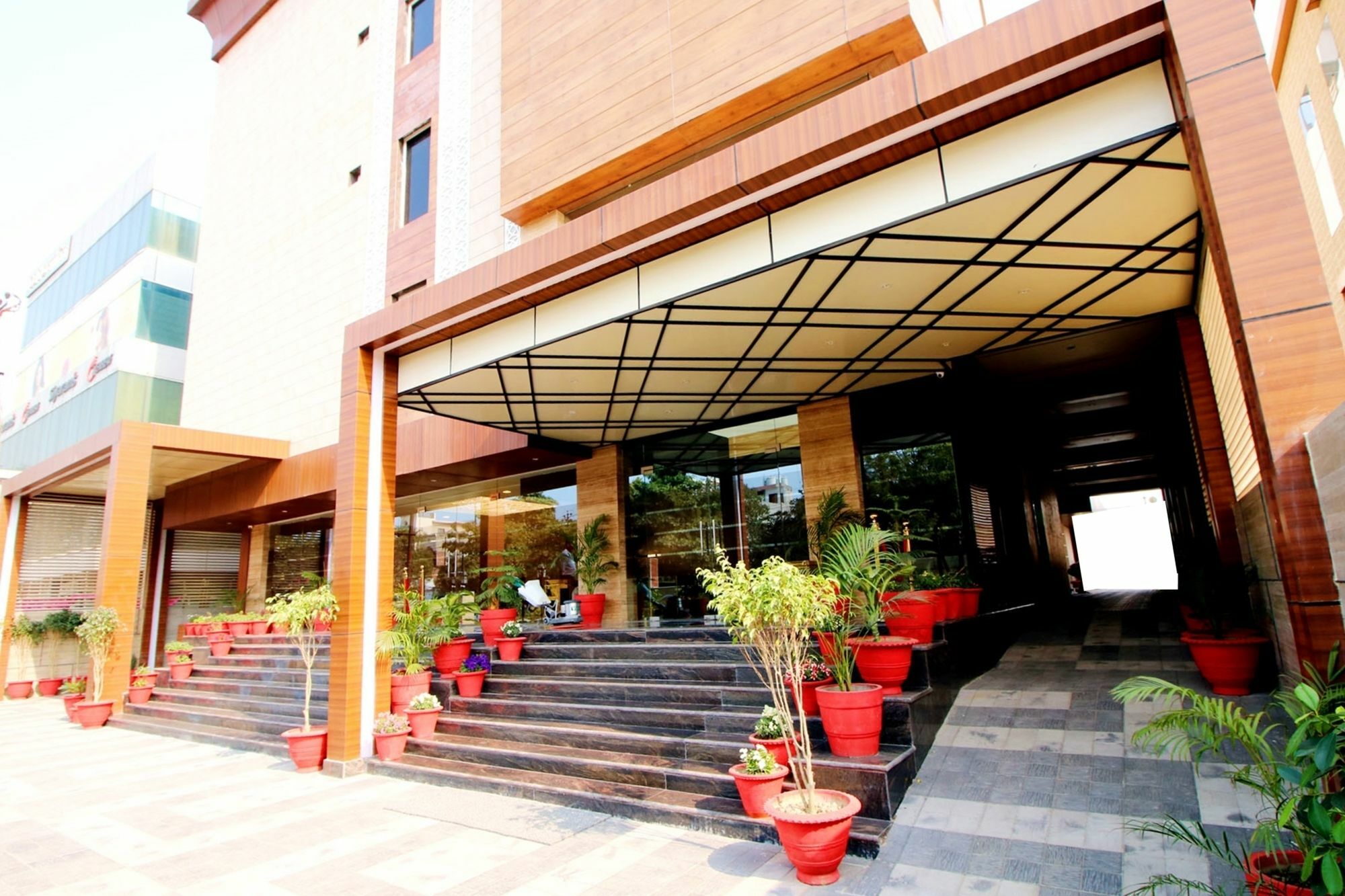 Pinnacle By Click Hotels, Lucknow Exteriör bild