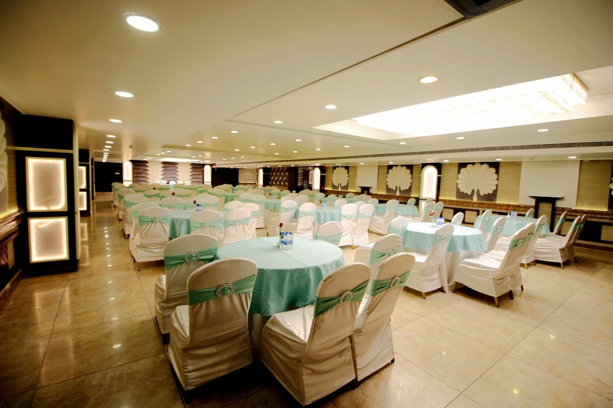 Pinnacle By Click Hotels, Lucknow Exteriör bild