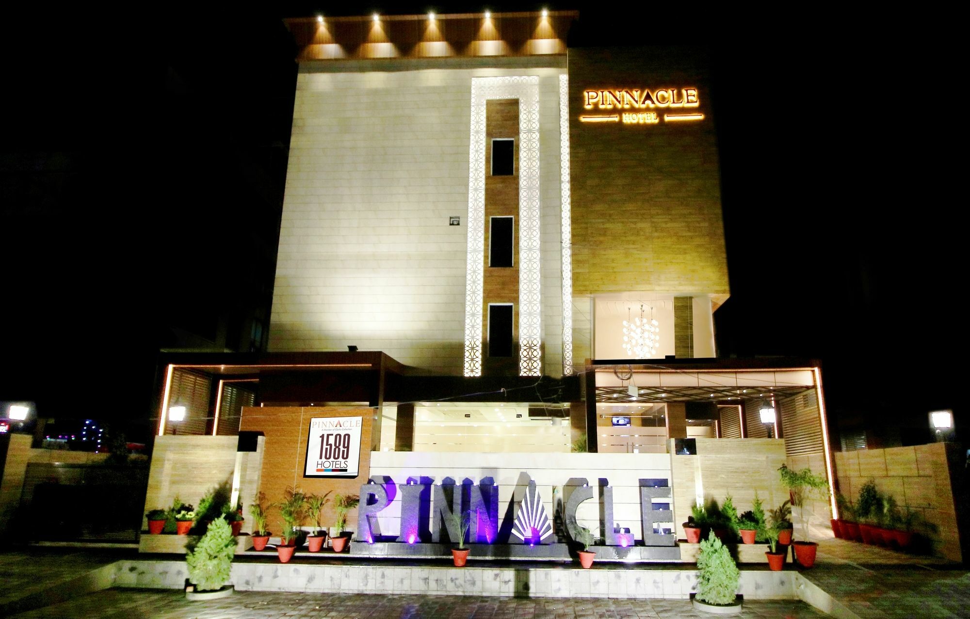 Pinnacle By Click Hotels, Lucknow Exteriör bild