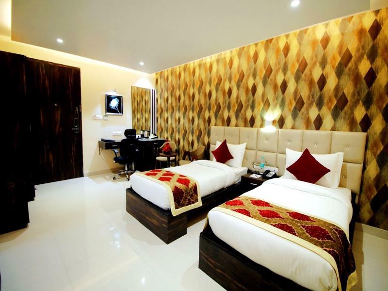 Pinnacle By Click Hotels, Lucknow Exteriör bild