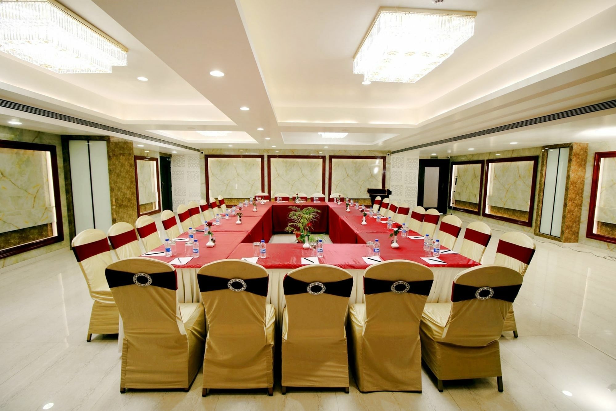 Pinnacle By Click Hotels, Lucknow Exteriör bild